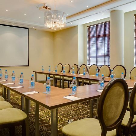 Protea Hotel By Marriott Benin City Select Emotan Esterno foto