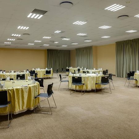 Protea Hotel By Marriott Benin City Select Emotan Esterno foto