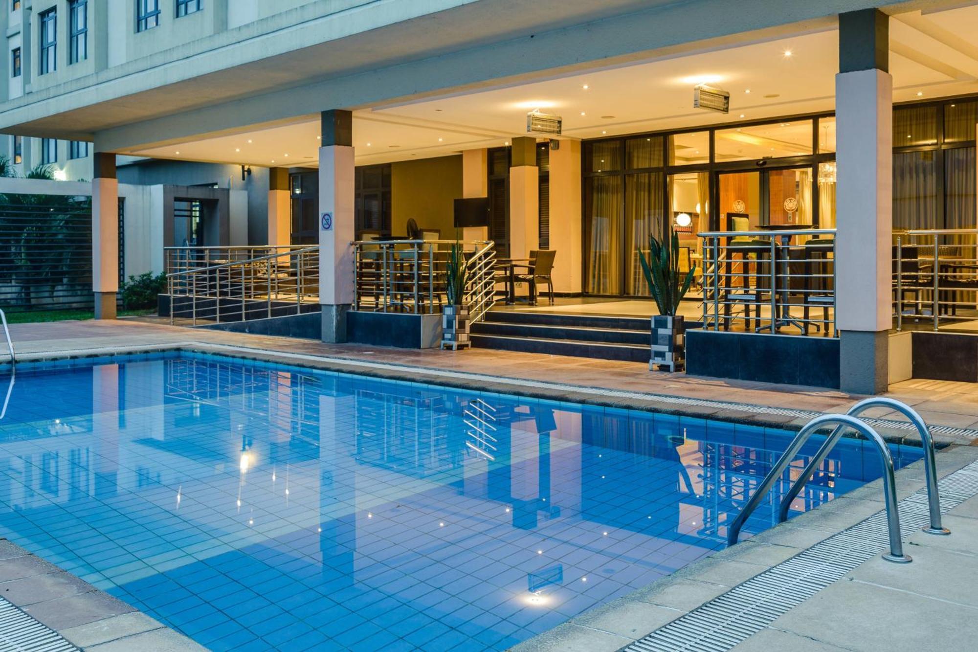 Protea Hotel By Marriott Benin City Select Emotan Esterno foto