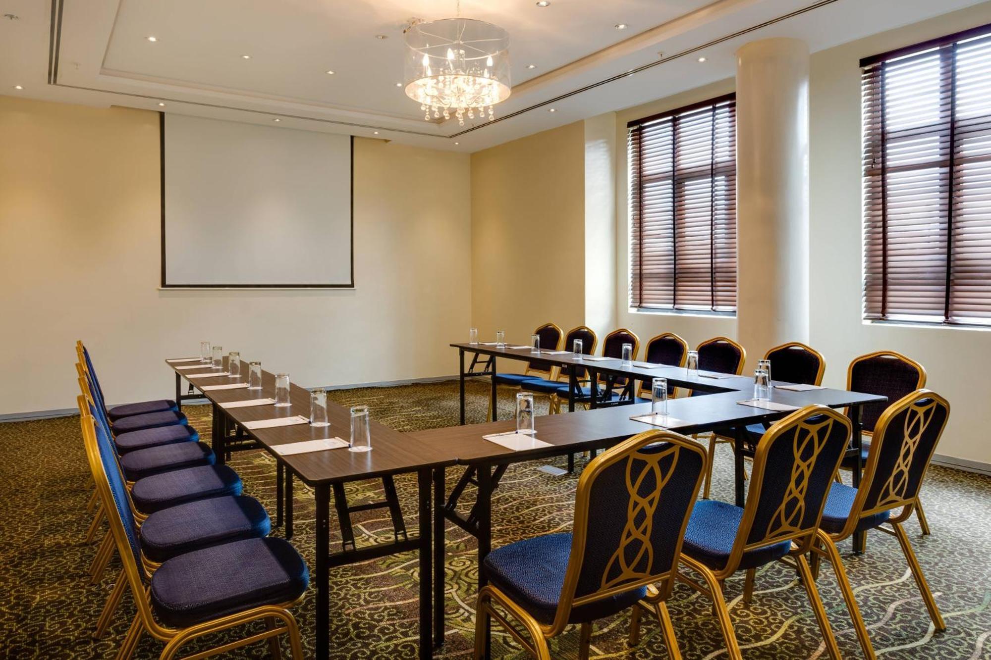 Protea Hotel By Marriott Benin City Select Emotan Esterno foto