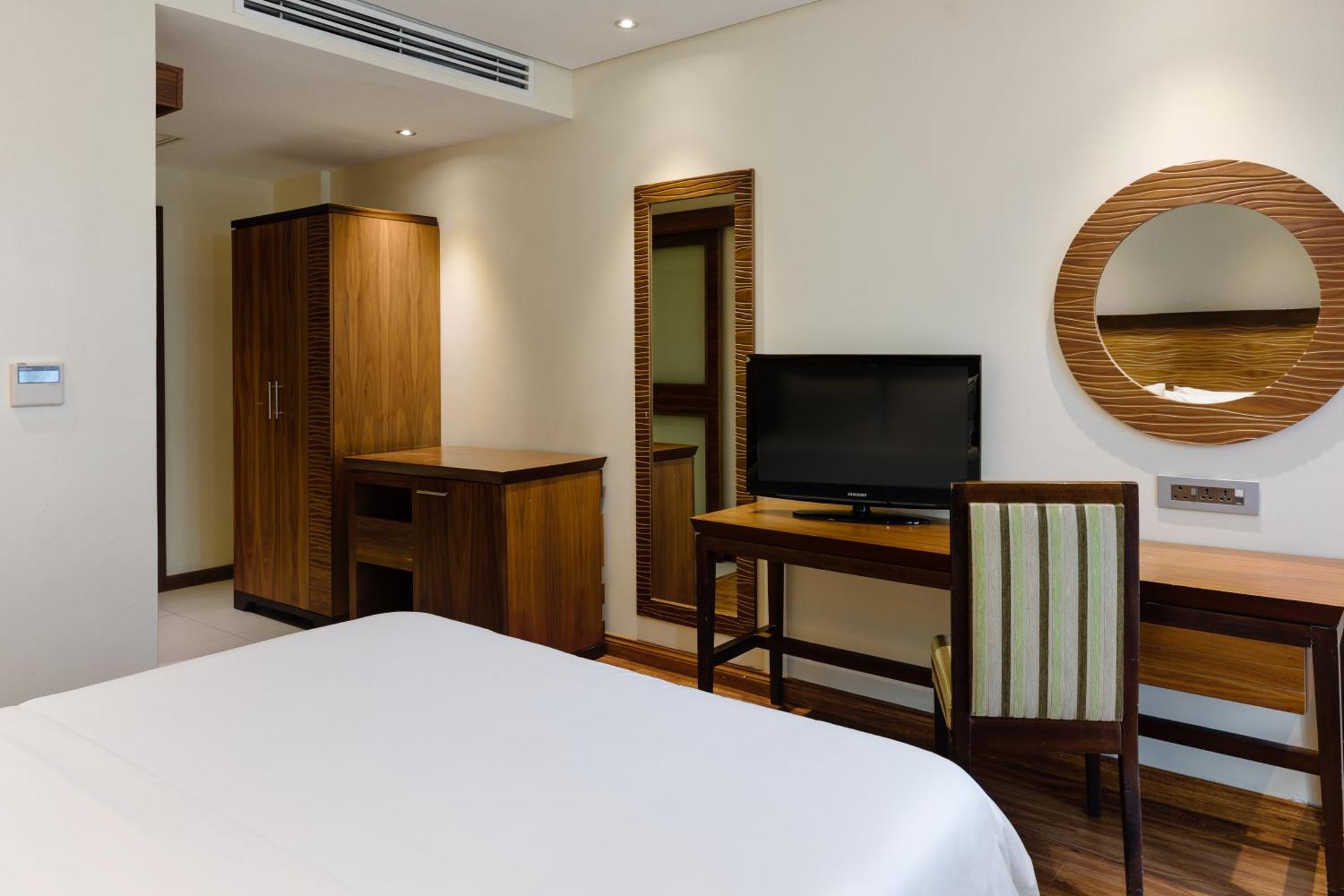 Protea Hotel By Marriott Benin City Select Emotan Esterno foto