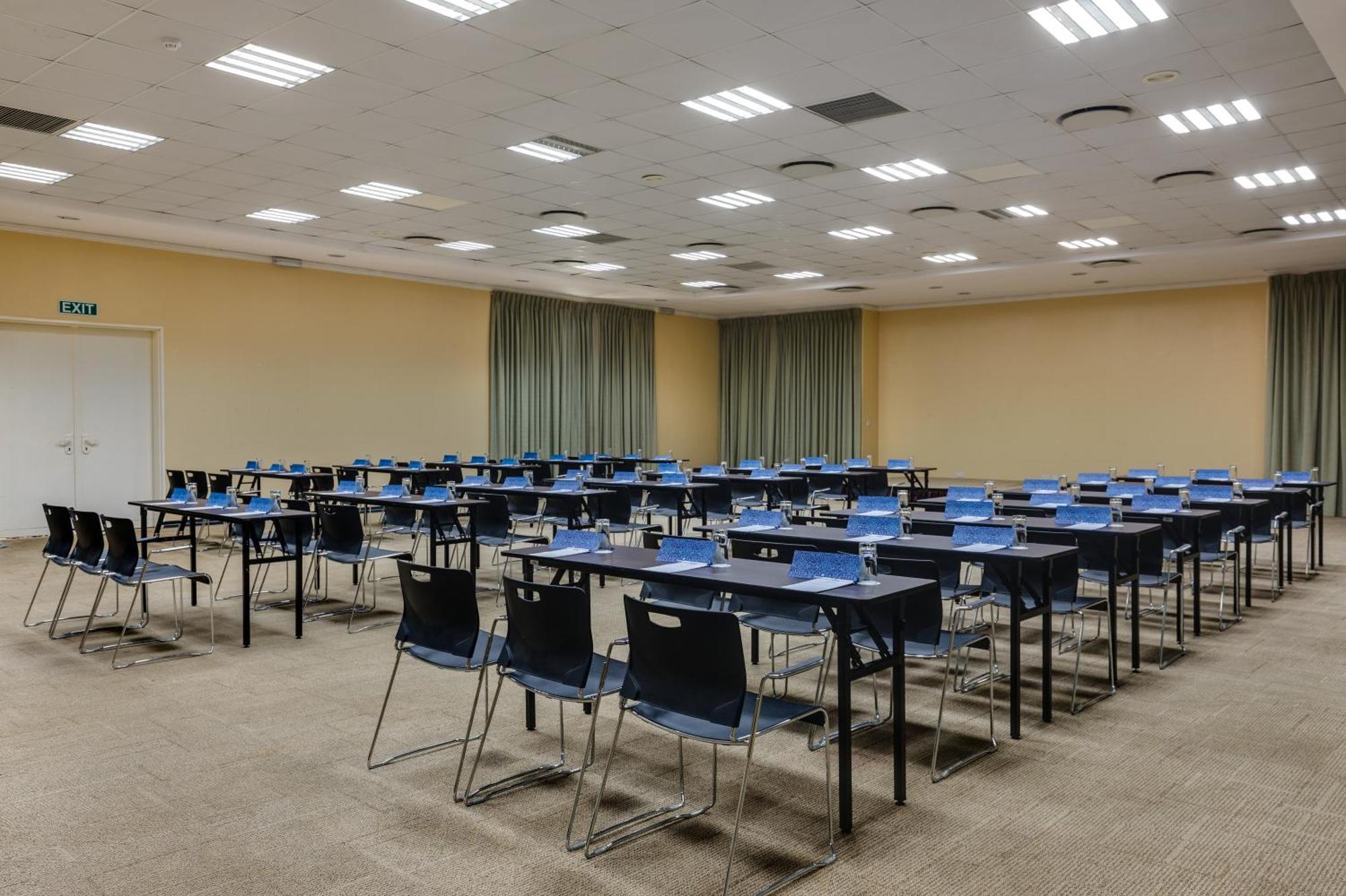 Protea Hotel By Marriott Benin City Select Emotan Esterno foto