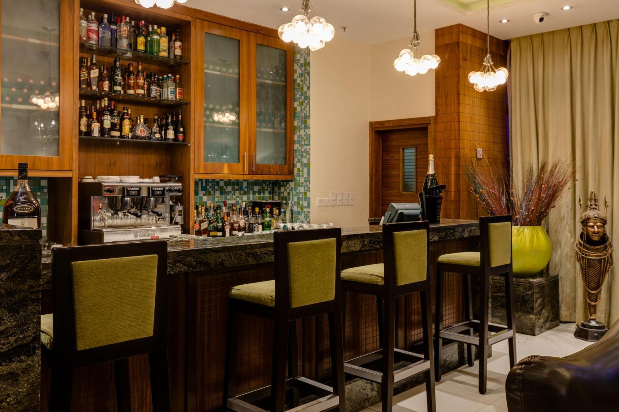 Protea Hotel By Marriott Benin City Select Emotan Esterno foto