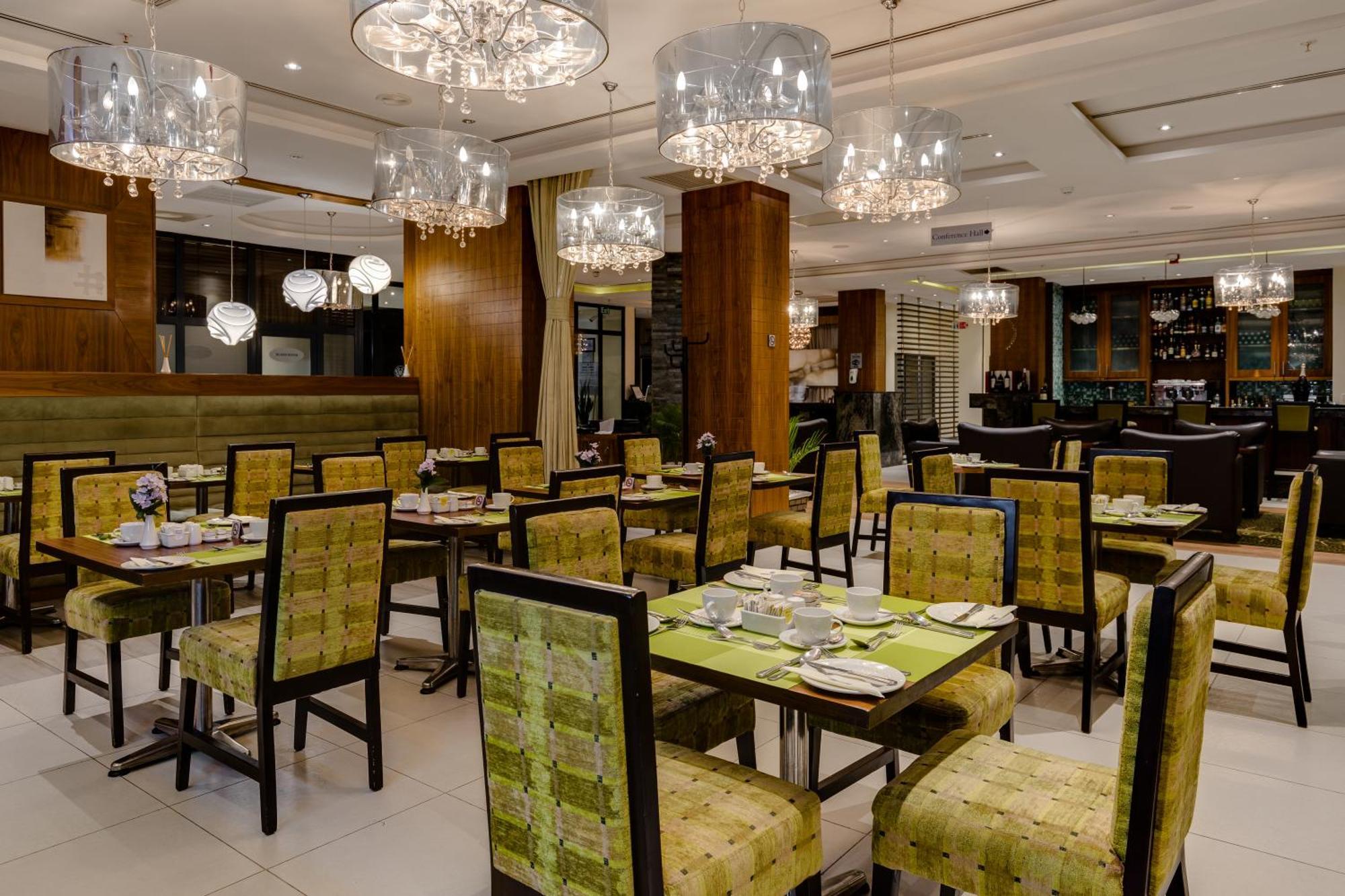 Protea Hotel By Marriott Benin City Select Emotan Esterno foto