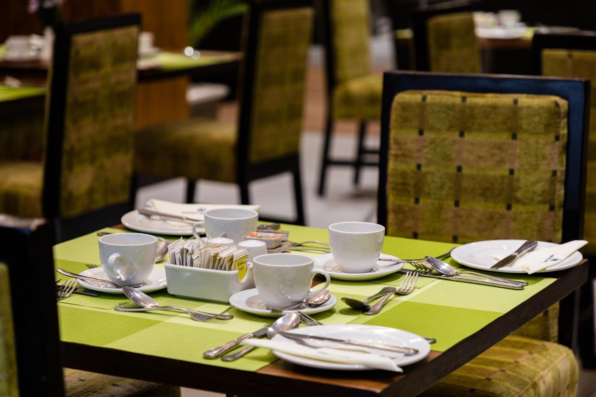 Protea Hotel By Marriott Benin City Select Emotan Esterno foto