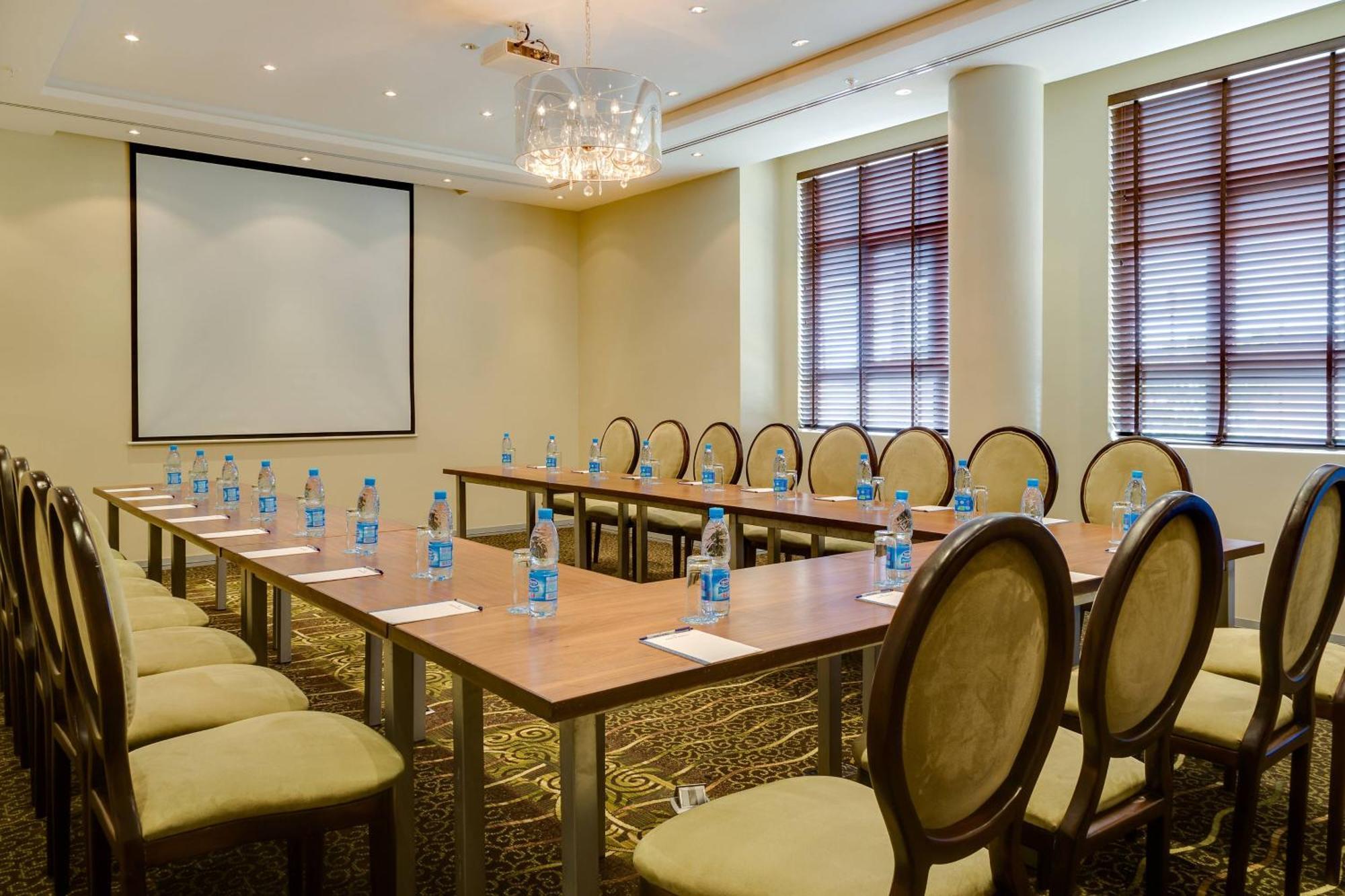 Protea Hotel By Marriott Benin City Select Emotan Esterno foto