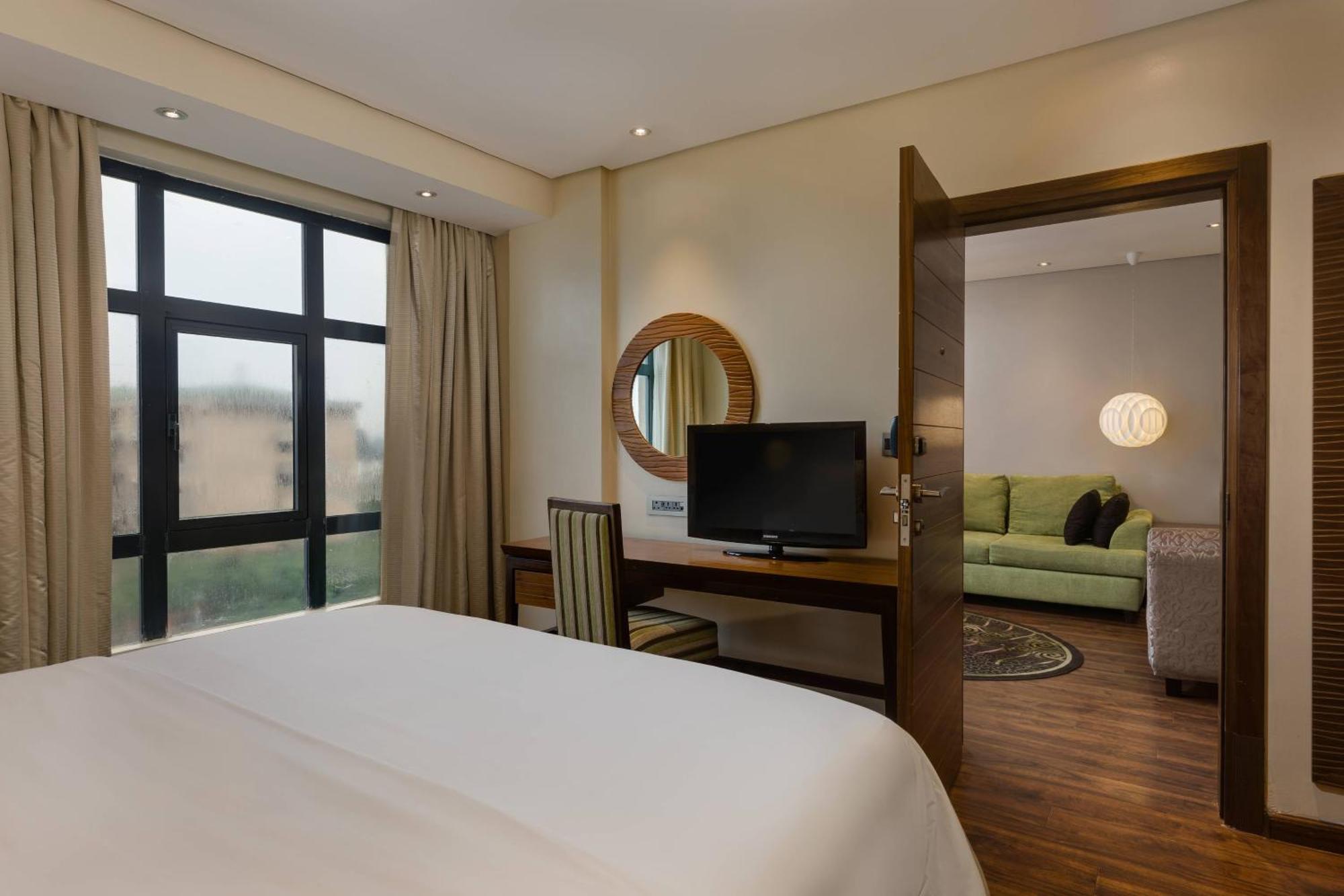 Protea Hotel By Marriott Benin City Select Emotan Esterno foto