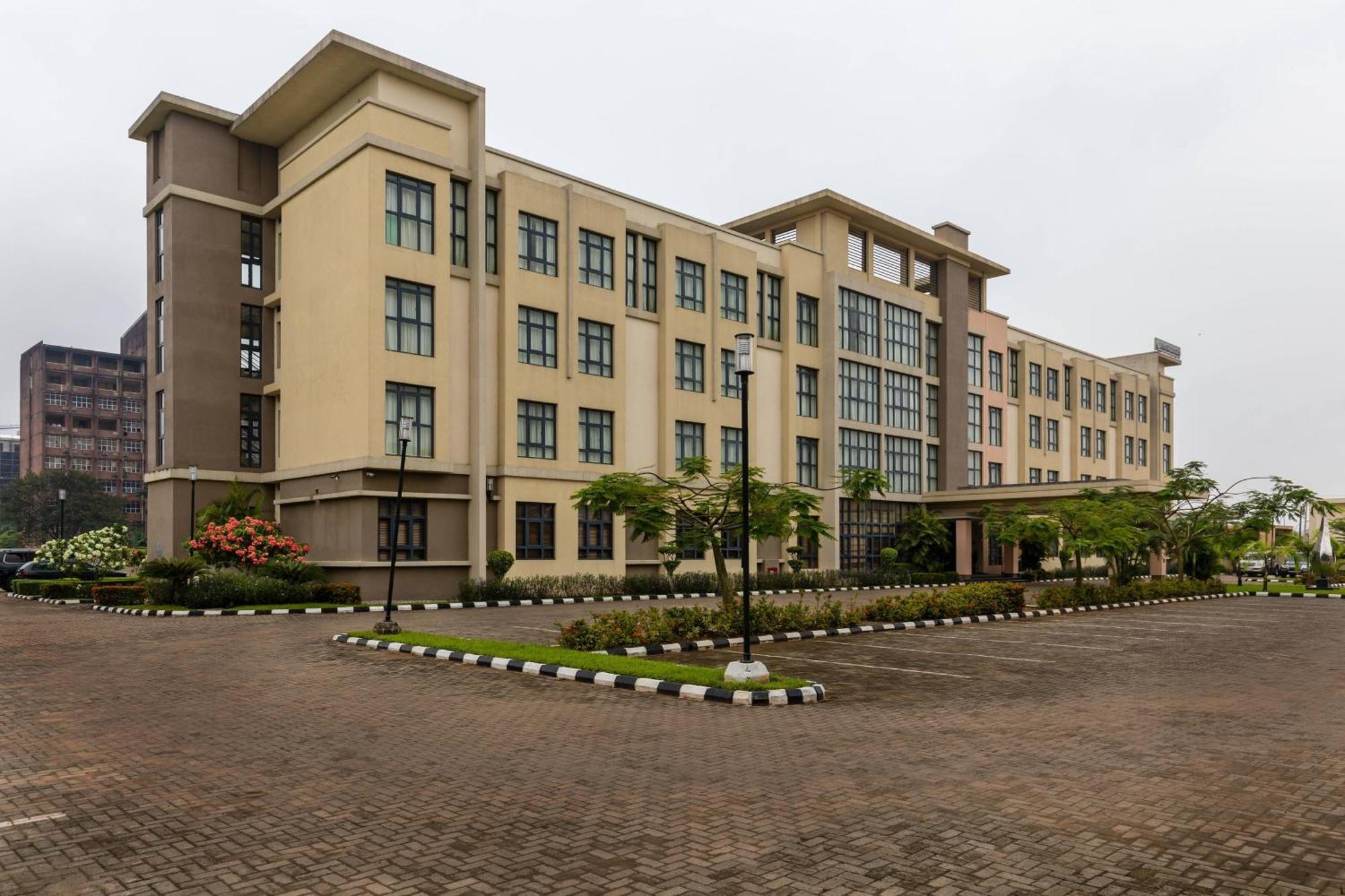 Protea Hotel By Marriott Benin City Select Emotan Esterno foto