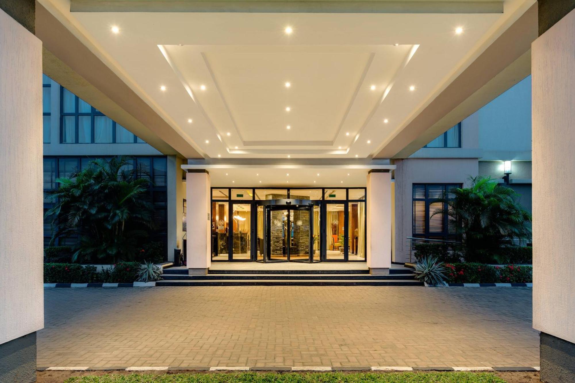 Protea Hotel By Marriott Benin City Select Emotan Esterno foto