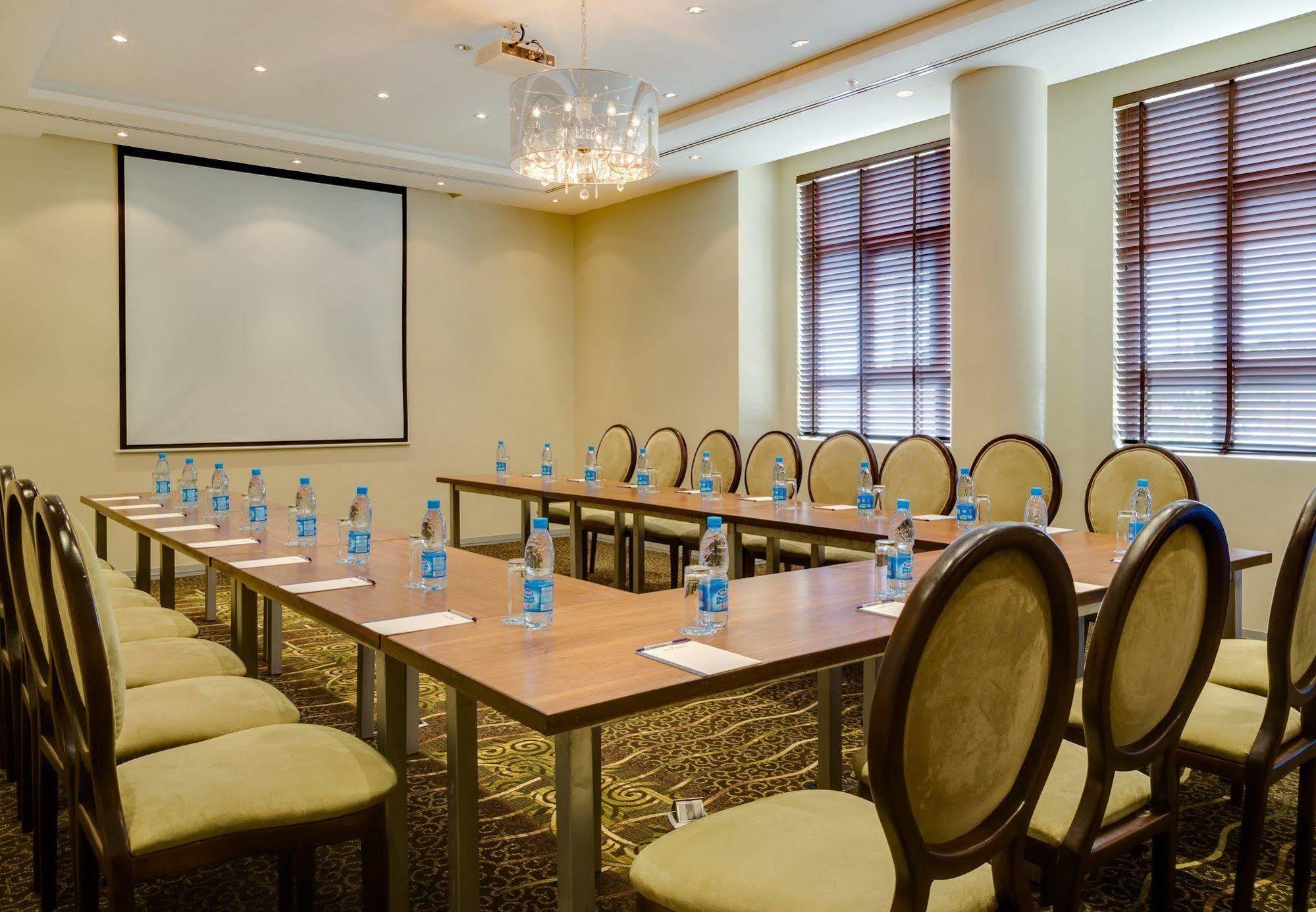 Protea Hotel By Marriott Benin City Select Emotan Esterno foto
