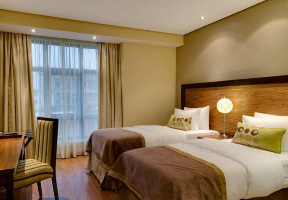 Protea Hotel By Marriott Benin City Select Emotan Esterno foto